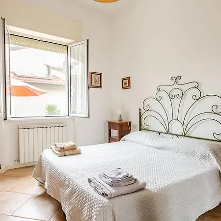 Ferienhaus Spaziosa Casa Con Giardino E Dependance