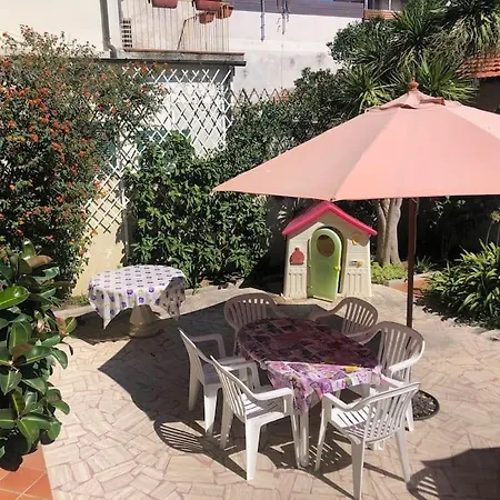 Ferienhaus Spaziosa Casa Con Giardino E Dependance Viareggio