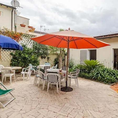 Spaziosa Casa Con Giardino E Dependance * Viareggio