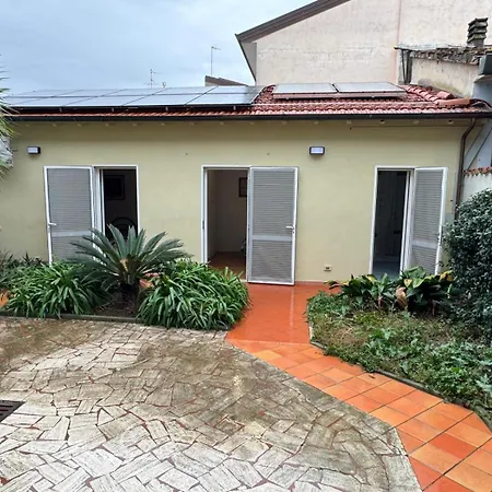 Spaziosa Casa Con Giardino E Dependance 펜션