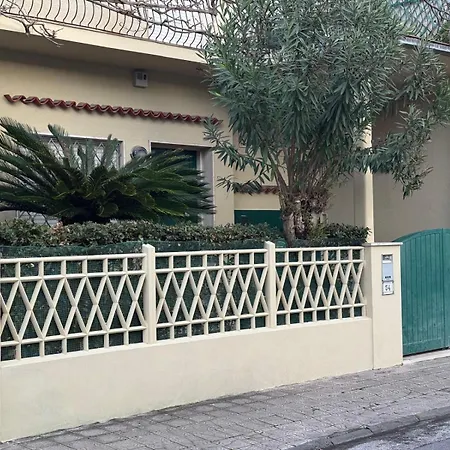 Spaziosa Casa Con Giardino E Dependance 펜션